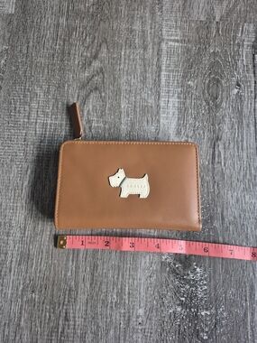 RADLEY LONDON Brown Zip Wallet with Cream Scottie Appliqué